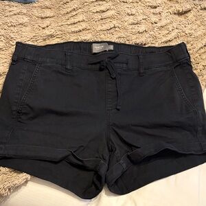 Torrid Black Women's cuffed Shorts